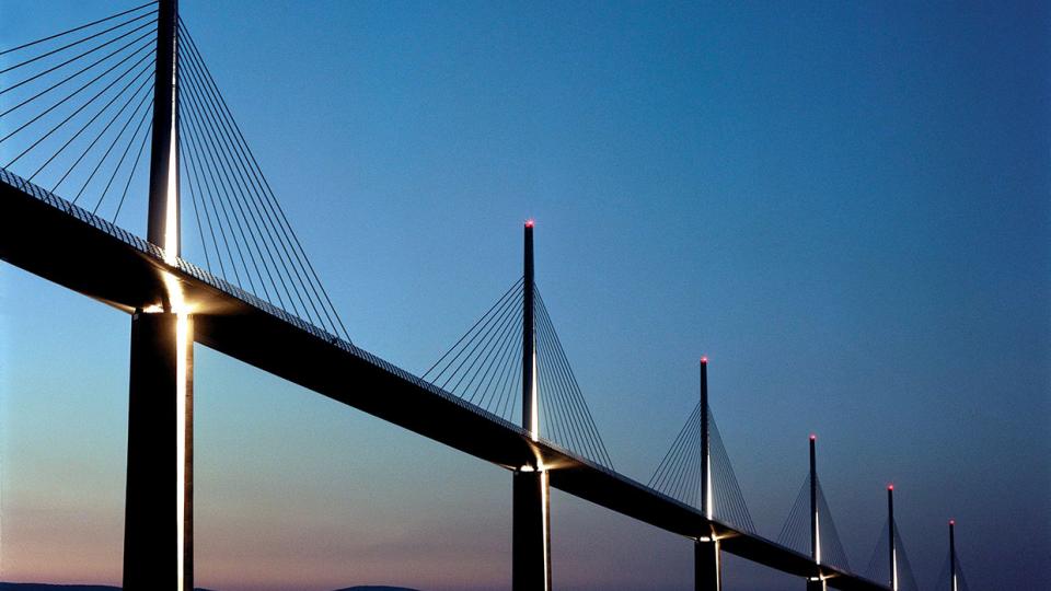 Schréder lit up the majestic Millau Viaduct to ensure a safe passage and a striking nocturnal feature