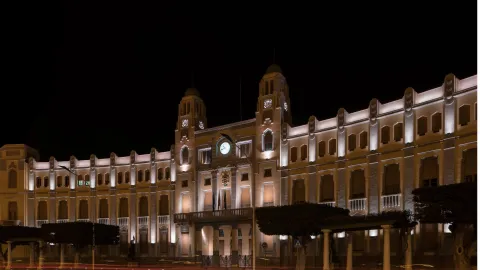 La gama Sculp realza los detalles arquitectónicos de la fachada del Palacio de la Asamblea de Melilla