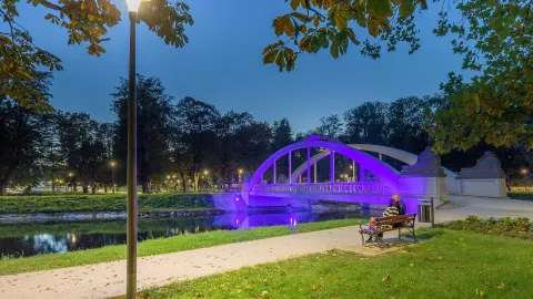 Pilzeo luminaires create a cosy ambiance for Central Park in Swidnica so residents can escape the city buzz and relax in this urban oasis