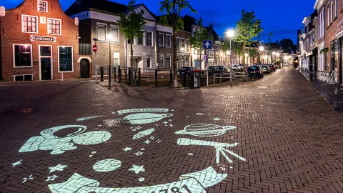 VALINTO GOBO projects intricate patterns and logos onto the ground in Franeker, providing an energy-efficient lighting with a fun ambiance